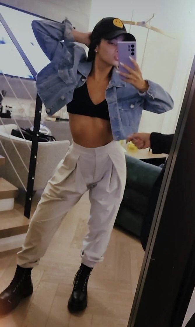 .RiRiTheVixen posted a photo: 

You know you want me 😉😘