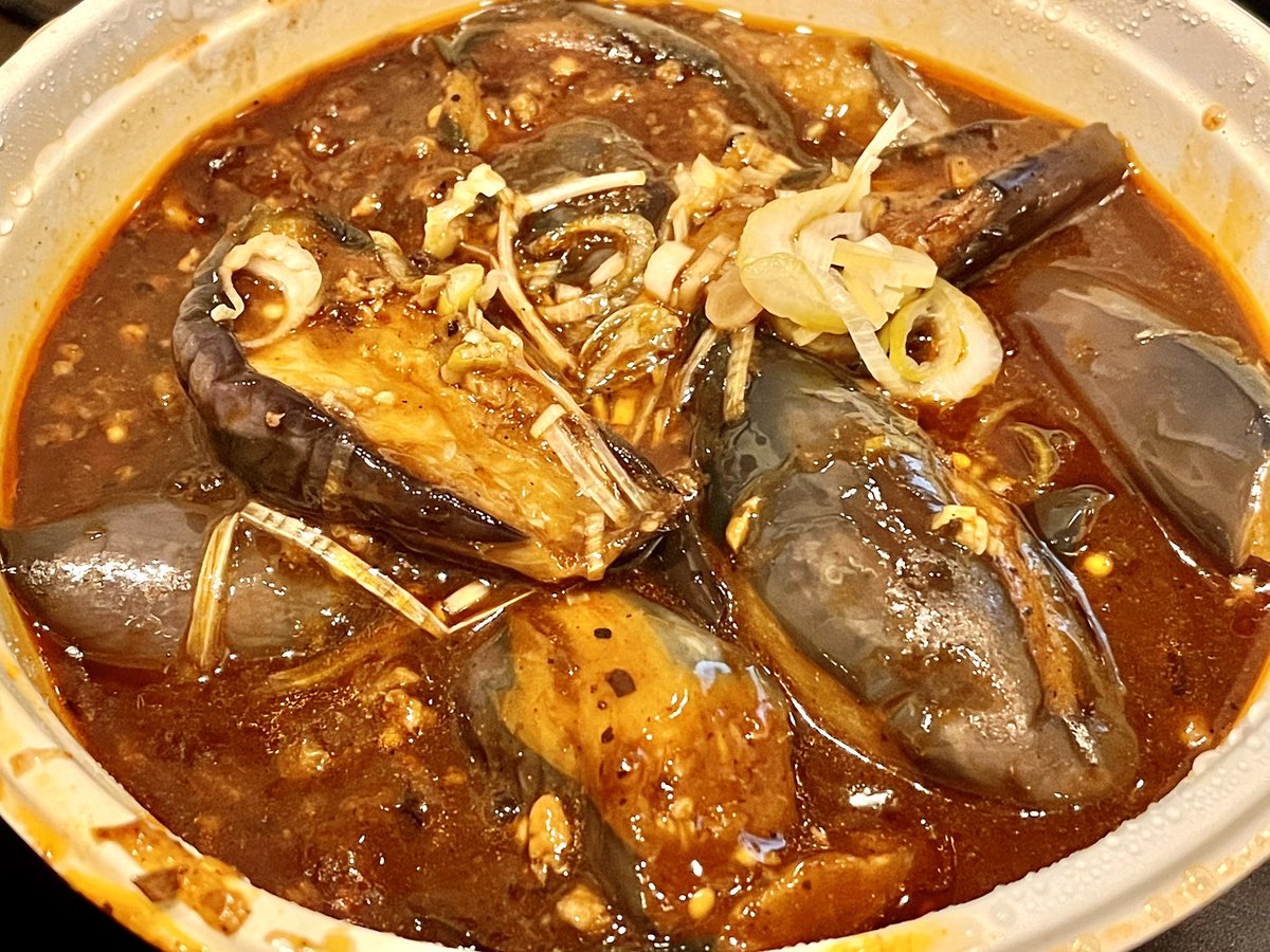 朝ごはんに買っておいた福龍酒家さんの麻婆茄子🍆
茄子がモリモリ入ってて適度な辛さで美味い😋
22時くらいまで注文できるのもありがたみ 