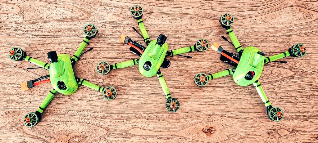 AUADRT's tweet photo. It's #FreshBuildFriday from @AustralianArmy #DroneRacing Team pilots who have been building spare quads for 🇦🇺 National Championships: starting today, zooming all weekend at ADFA! Free admission!
#SendIt!
@ChiefAusArmy @HLCAusArmy @keirinjoyce @DefenceScience @defencejobsaust https://t.co/m0Go1sutFf
