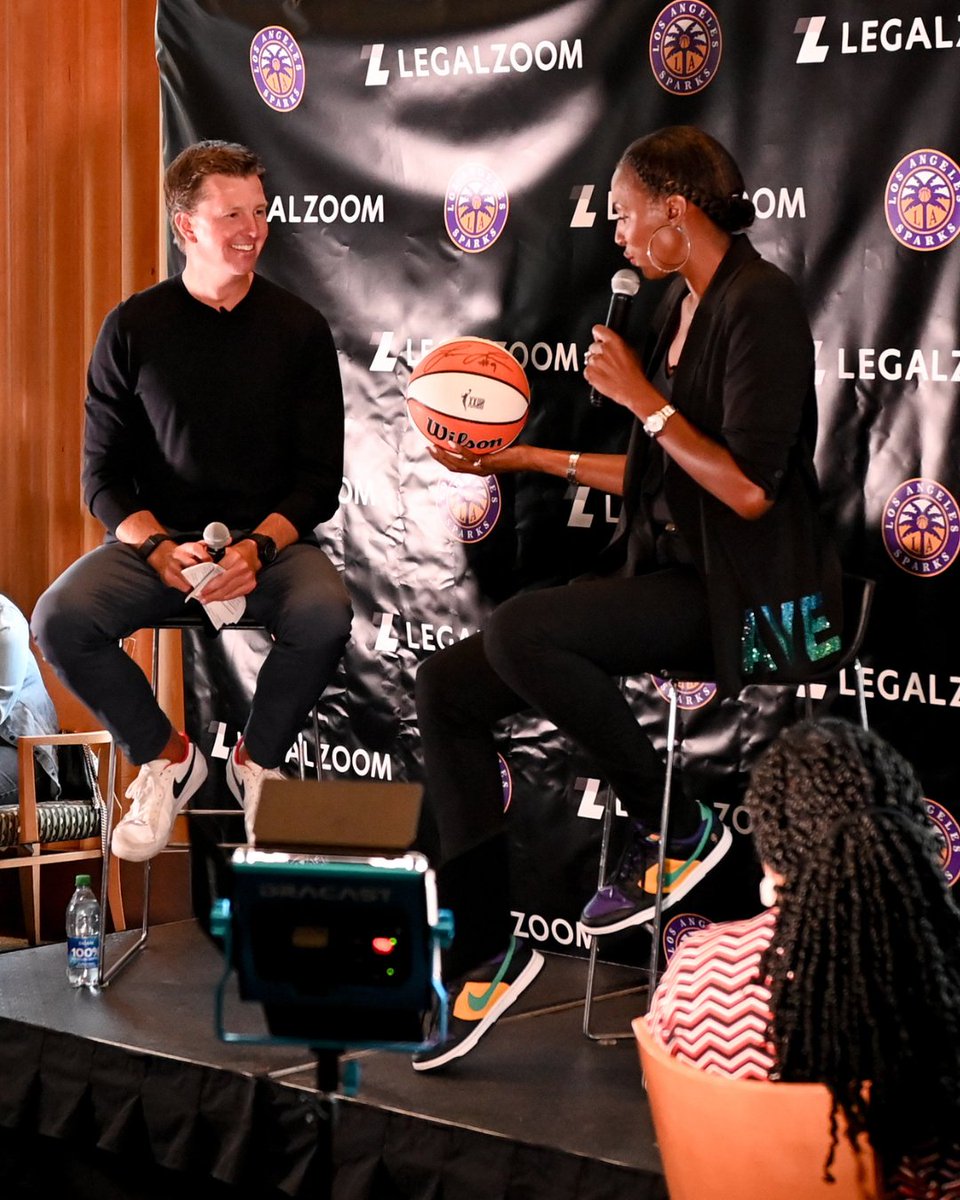 LegalZoom's tweet photo. ICYMI: Last week, we celebrated our Small Business Champions in partnership with the @LASparks. 🏀⛹🏿‍♀️ A huge thanks to everyone who made the night possible and to our special guest @lisaleslie for headlining the event. https://t.co/nnHHlo1JPK