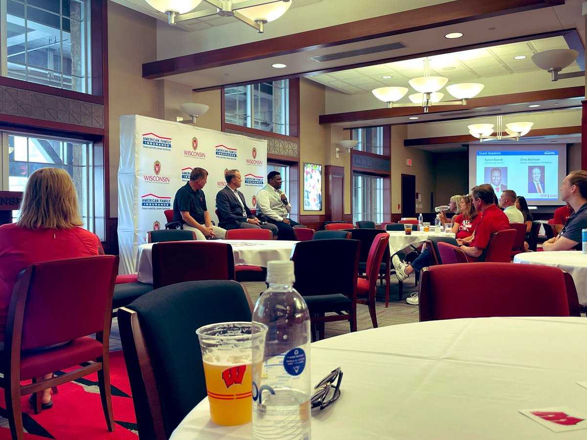 Lauren_Powell12's tweet photo. Great to see so many @amfam @UWBadgers in person for the Annual AmFam Badger Network event 💪🏾🏈 #IWork4AmFam #OnWisconsin https://t.co/YgQX8Q7P5y