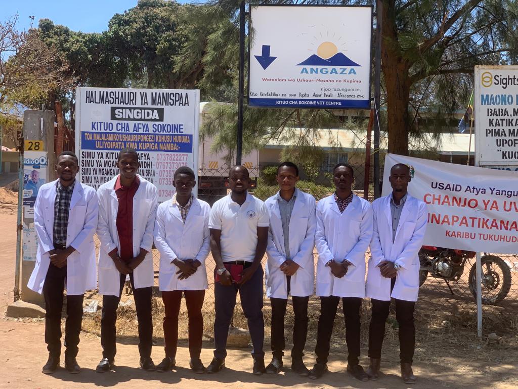 CommunitMedUdom's tweet photo. 𝗖𝗢𝗠𝗠𝗨𝗡𝗜𝗧𝗬 𝗠𝗘𝗗𝗜𝗖𝗜𝗡𝗘 𝗦𝗨𝗣𝗘𝗥𝗩𝗜𝗦𝗜𝗢𝗡:
The Head of the Community Medicine Department, Dr. Bintabara this week went to visit the fourth year medical students in the health centers of Sokoine H/C, Ikungi DC, Itigi DC and Manyoni DC in Singida region. https://t.co/roMeV9slNH