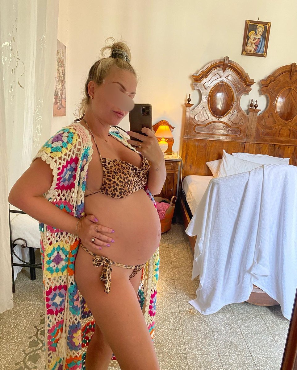 Lovelyisa4's tweet photo. What do you think of the growing belly? #29weeks #pregnant https://t.co/gtQMsF1nHr