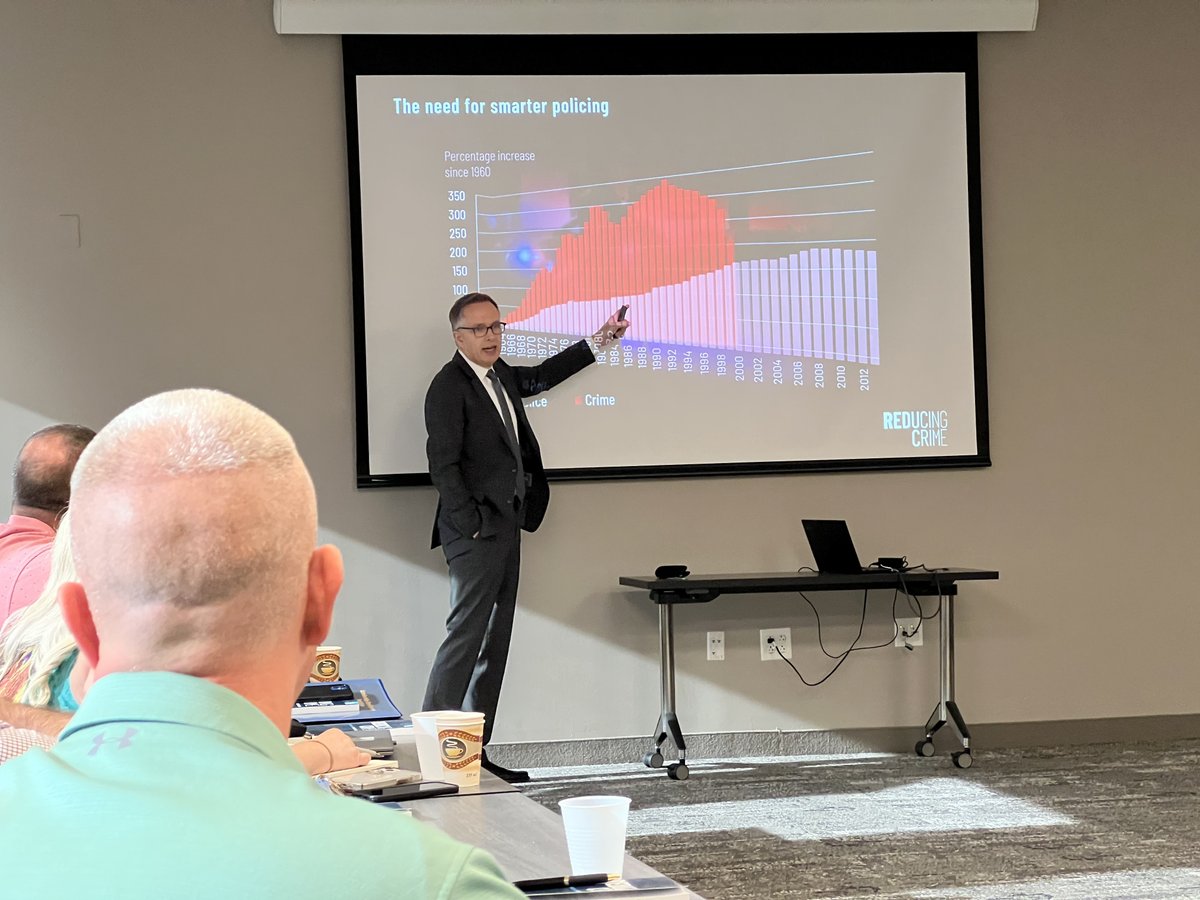 bluecourage's tweet photo. Today Dr Jerry Ratcliffe with Michael speak to Louisville Metropolitan Police executive team for the Leadership Development Institute on Reducing Crime and Evidence Based Policing #Bluecourage #davidcovey #trapologist #purpleresolve #leadershipdevelopmentinstitute https://t.co/xKdwpopT1v