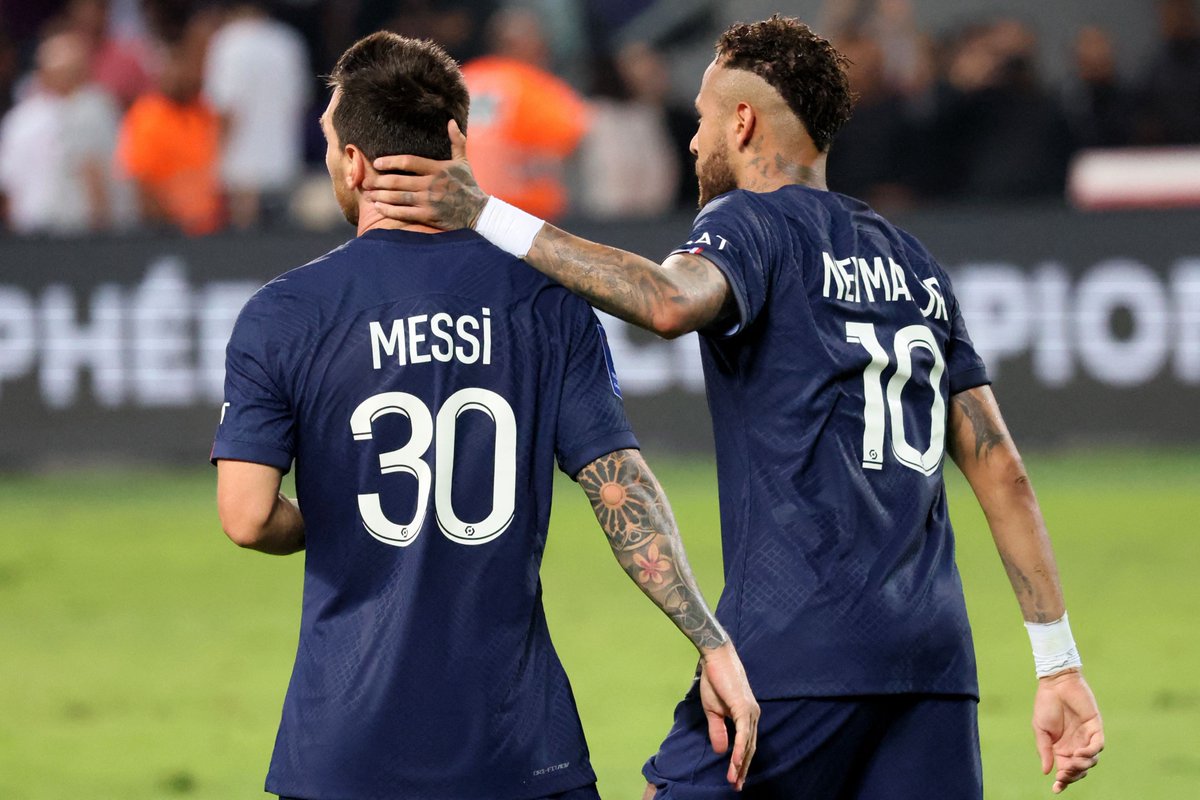 🗞️ Kylian Mbappé would have asked the Parisian management that the Argentine clan, a group close to Neymar, be "dismantled", so that the Frenchman becomes the new leader of the Parisian workforce.

[via <a href="/UOLEsporte/">UOL Esporte</a>]