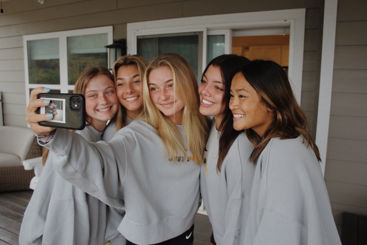IowaGymnastics's tweet photo. 🤳😁 😙 https://t.co/30RA7DLAzY