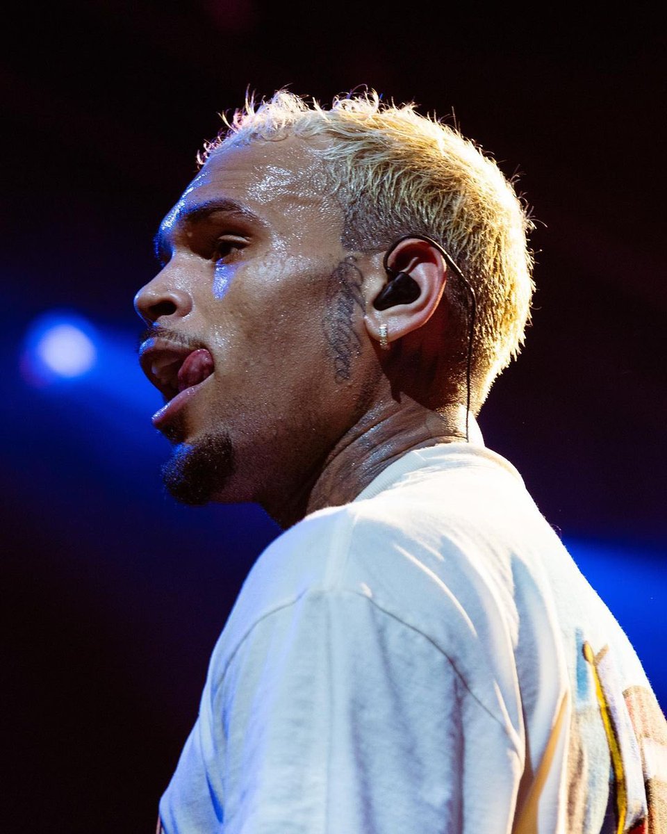 QGBreezy's tweet photo. 📸 — Houston #OneOfThemOnesTour https://t.co/HpZKYzKYpm