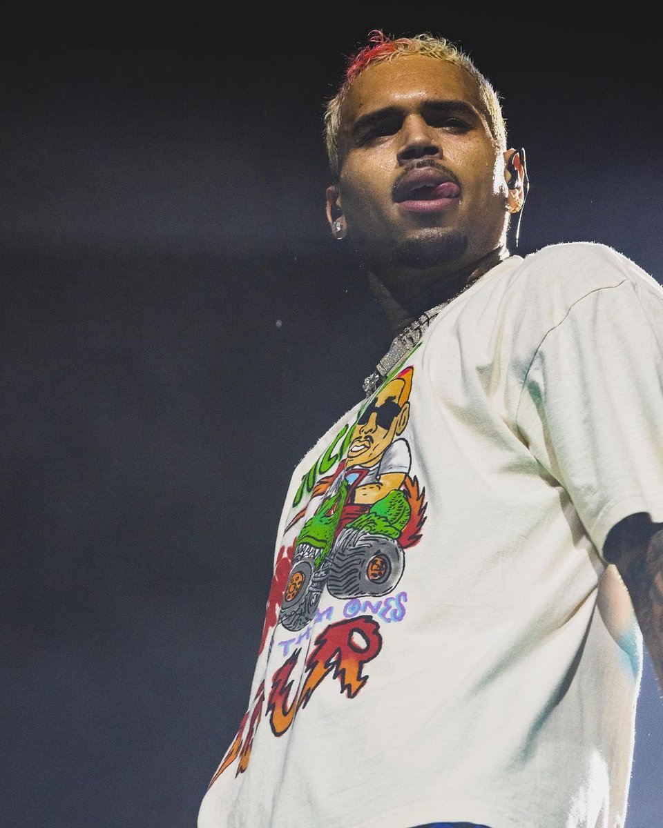 QGBreezy's tweet photo. 📸 — Houston #OneOfThemOnesTour https://t.co/HpZKYzKYpm