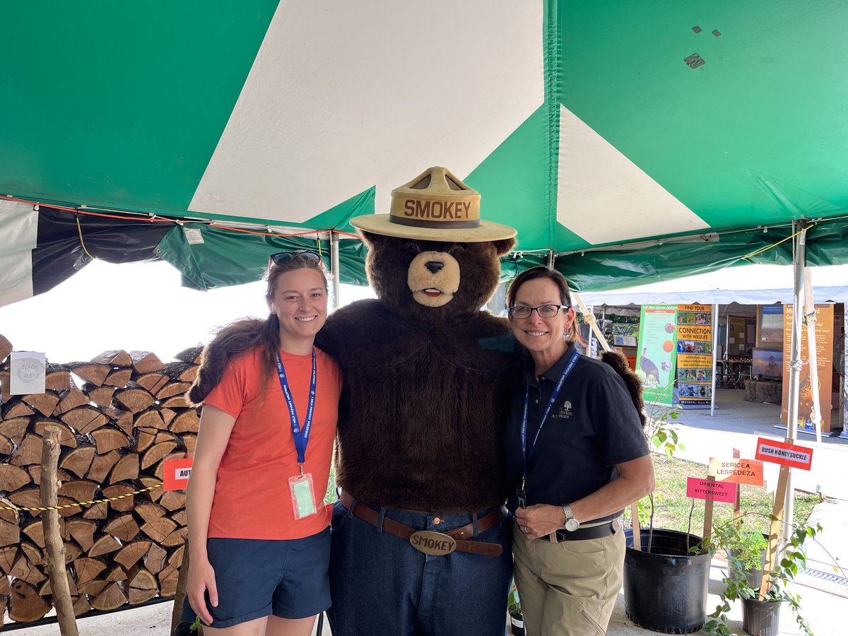 Another great day at work! ⁦<a href="/ILStateFair/">Illinois State Fair</a>⁩ #forestpestoutreach