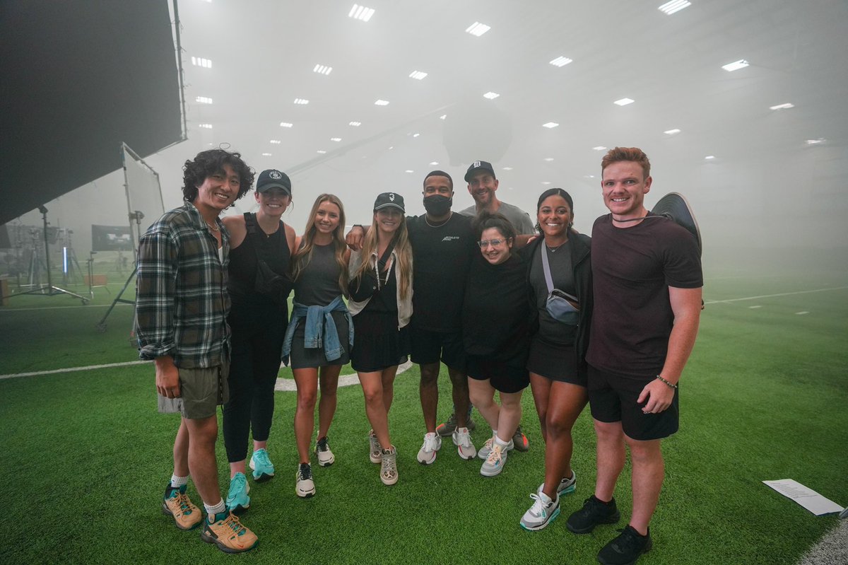 carolinewpotter's tweet photo. #SquadGoals or something like that. Congrats to the entire @NFLALLDAY team on an incredible launch today! Pumped for all that’s ahead for this partnership 🚀

@diorginyard 
@HG4 
@AJ_Curry 
@dbfeld 
@MegPatten 
@BlairB3rry 
@itsmattcummings 
@minnit__ 
+ many others #NFLALLDAY https://t.co/hmmlMk8hMH