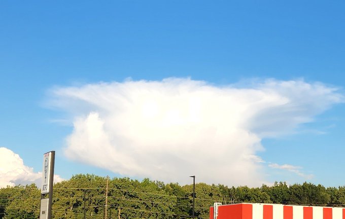 So yesterday I was driving home and I took a picture of the sky, I couldn't pass this up cause this is