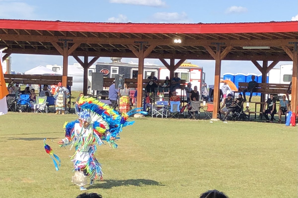 sandypinay's tweet image. Fancy dancer showcasing his fancy moves! A crowd favourite. #littlewarrior