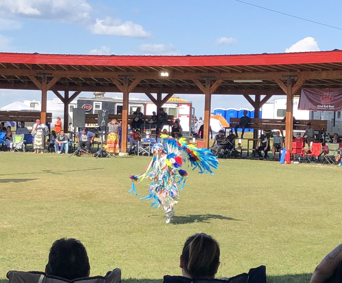 sandypinay's tweet image. Fancy dancer showcasing his fancy moves! A crowd favourite. #littlewarrior