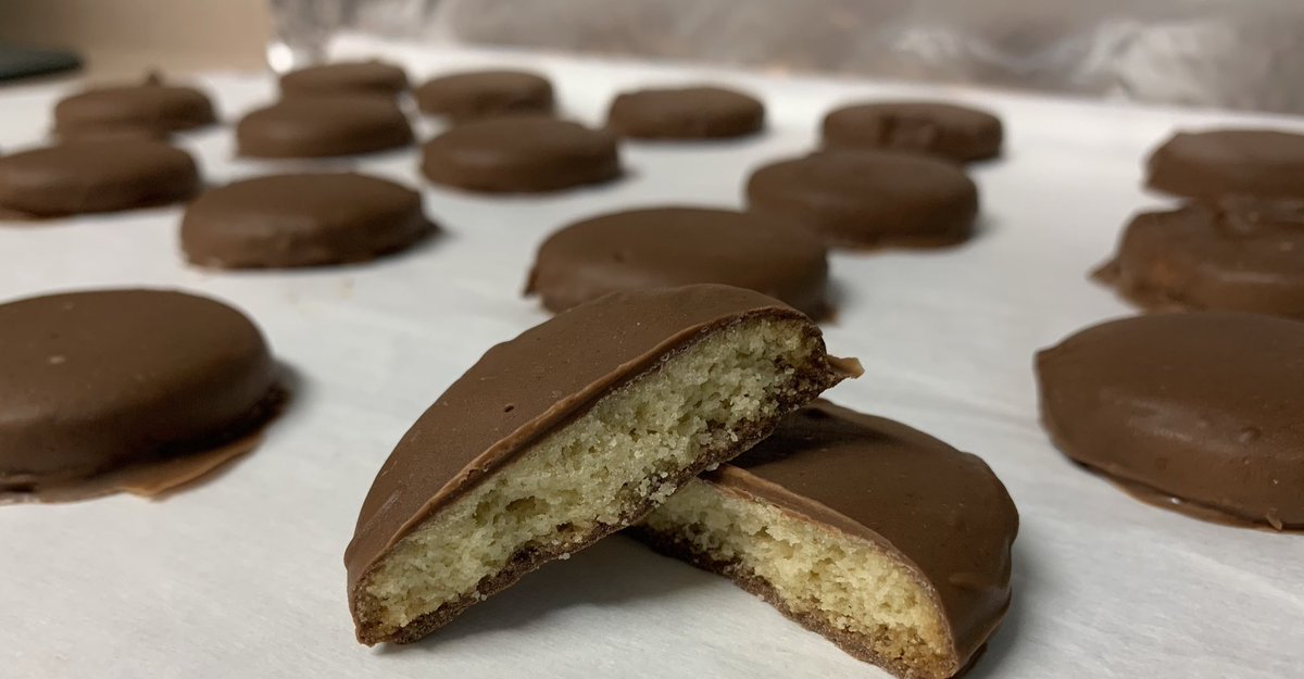 ShaiClusters's tweet photo. #ShaiClusters Milk Chocolate Candies. Small Candy Bars, Chocolate Covered Shortbread Cookies, All 12 #Zodiacs. All can be filled with #Nuts or #RiceCrispy. Be sure to visit us on IG: Shai_Clusters &amp; Facebook: ShaiClusters to view package deals. https://t.co/XiUR0mw6Xe