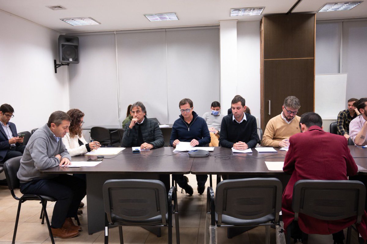 RubenEslaiman's tweet photo. En la Comisión de Asuntos Constitucionales y Justicia de @HCDiputadosBA dimos un primer dictamen favorable para la creación de una Comisión Investigadora, que analizará el desempeño del Procurador General de la Suprema Corte de Justicia de la Provincia, Julio Conte Grand. https://t.co/tEOoG5GgH1