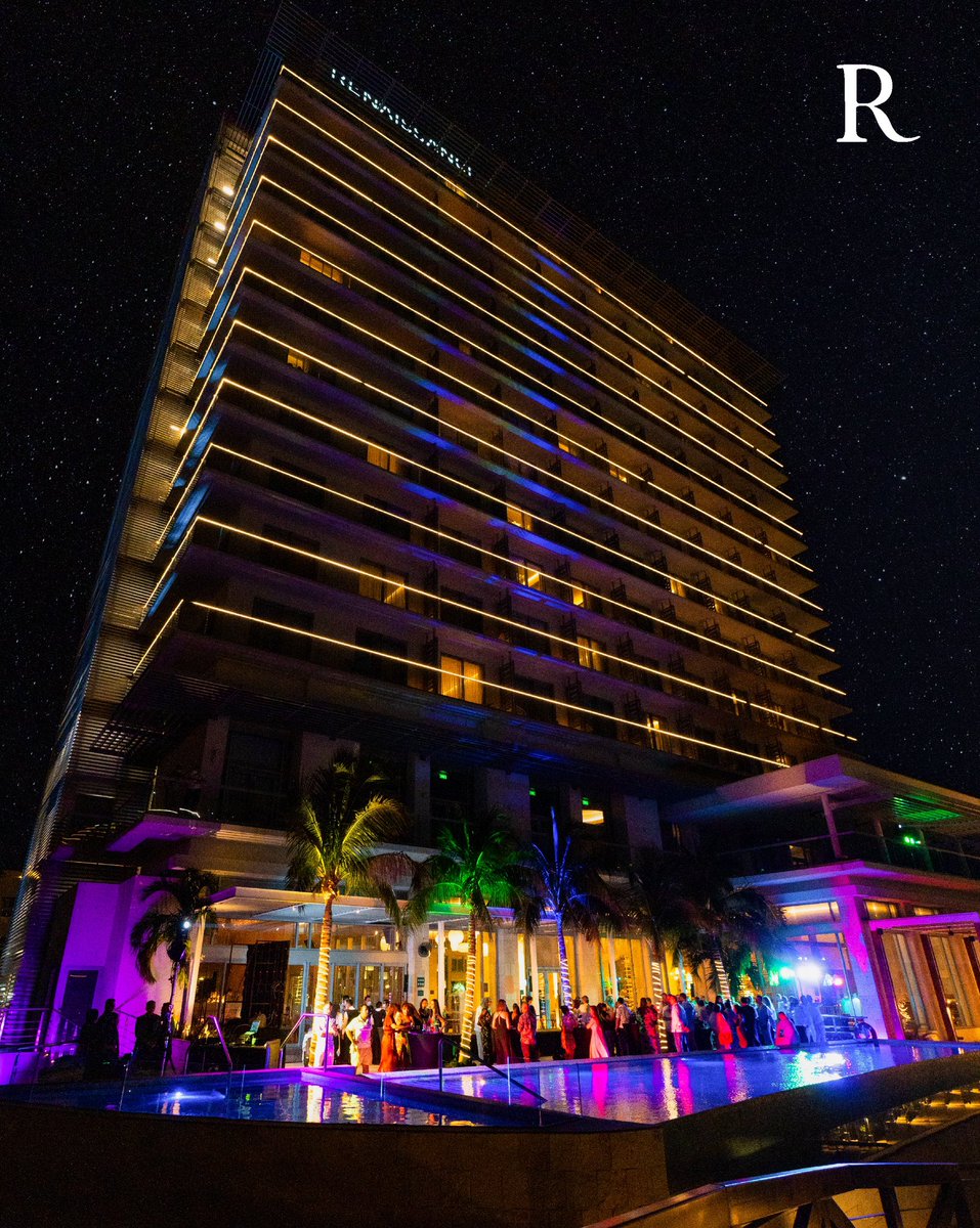 RenCancun's tweet photo. En #RenaissanceCancún todas las noches son mágicas. ⭐️🪐
.
.
.
.
#Cancún #CleandAndSafe #SafetyFirst #Vacation
#MarriottBonvoy #WeWillTravel #RenaissanceCancunResortAndMarina #Paradise
#MarinaPuertoCancun #BestHotel #Hotel https://t.co/dpXuRpx1QX
