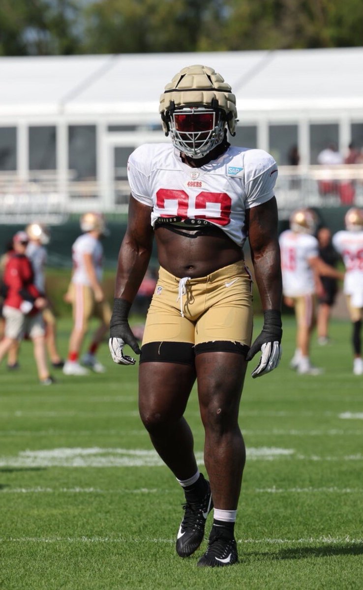 OurSf49ers's tweet photo. #49ers Javon Kinlaw is in incredible shape this year 😳 https://t.co/6Y8hkv5yhC