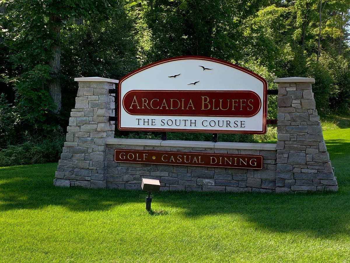mglbill's tweet image. The @Arcadia_Bluffs South Course will eat your lunch if you’re not careful. I was not careful. 

@FryStrakaGolf 

Certain sections redacted for the protection of the innocent. 

#poorplay
#awesomecourse
#sooooomuchsand