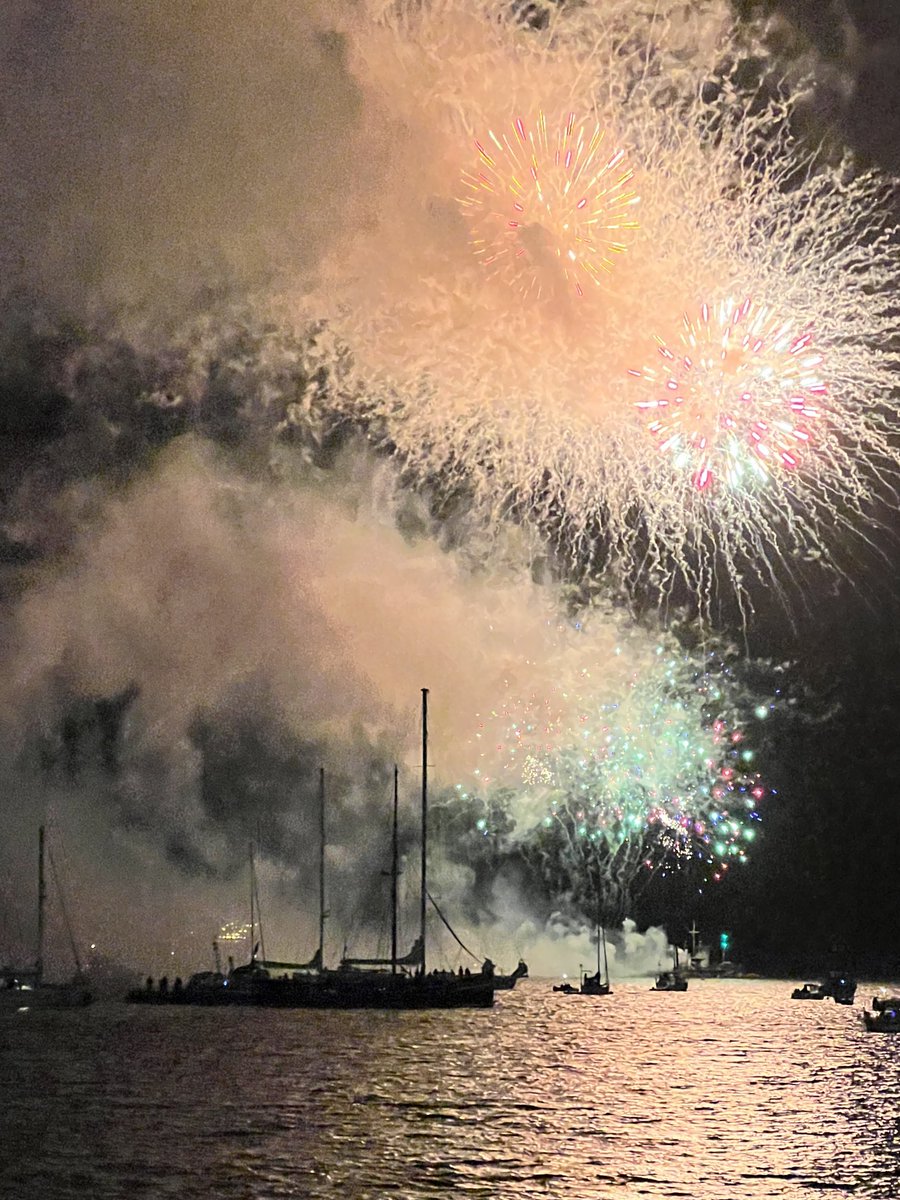 bigburycamping1's tweet photo. ⁦@PlymFireworks⁩ ⁦@Plymouth_Live⁩ ⁦@PlymCatte⁩  great viewing from QAB even in the mizzly weather.  
#plymouthoceancity  
#britishfireworkschampionship   
#plymouth 
Tired children &amp; slow traffic…. https://t.co/yNHU5RCRXN