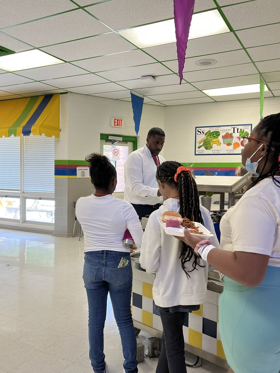 ClayCougarCubs's tweet photo. When the team is down, leaders step up. Today our fearless leader was caught teaching a class and running the cash register in the lunchroom! We 💙 our awesome leader Dr. @jacqnaii Finkley. @JEFCOED https://t.co/WAjLtfsDQ0