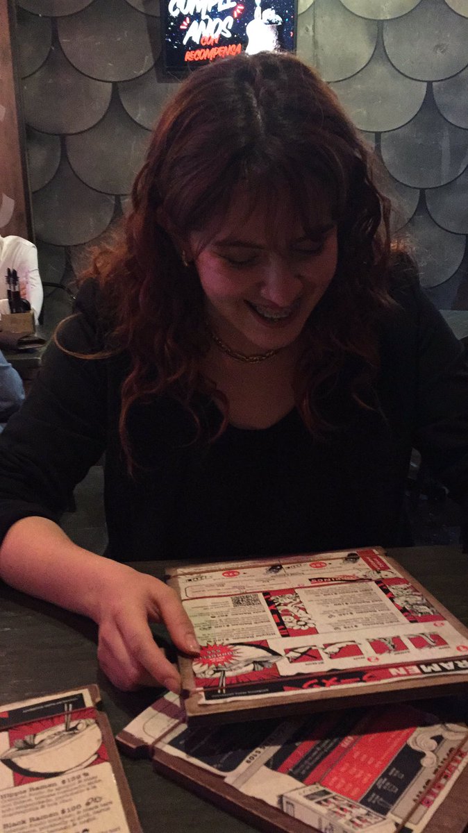 ToledanLombardo's tweet photo. Hace una semana el cielo formó atrás de mí a Nay🦄✨ me invitó vino y ahora soy la más emocionada y feliz por estar comiendo ramen con ella 😍🤤 https://t.co/Y72KVKd4c5
