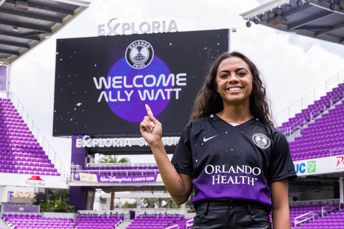 ORLPride's tweet photo. Making things officially official 😈

@allymwatt | @hay_hanson | #PrideOfOrlando https://t.co/kJRYkV5PUj
