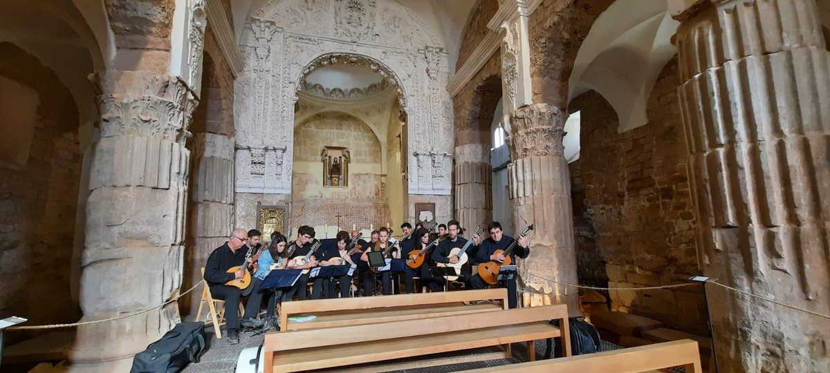 cblancoruiz's tweet photo. Ha sido magnifico volver a tocar con La Orden de la Terraza en el especial marco de la ermita de S. Mª de Arcos en Tricio. Menuda experiencia este concierto!!! El domingo, más. 🥰 @plectrorioja https://t.co/LcqzmKUI9D