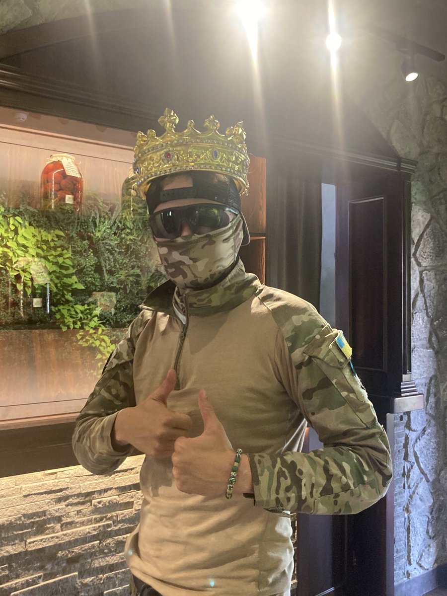 I also ask you guys to give a follow to @Mariia78591777 if you can! I tried shooting Putin as well, but got 0 out of 6 arrows..she hit the target at least once lol. I hope Mariia will one day volunteer for us..such an amazing young lady! She took a picture of me today🤣