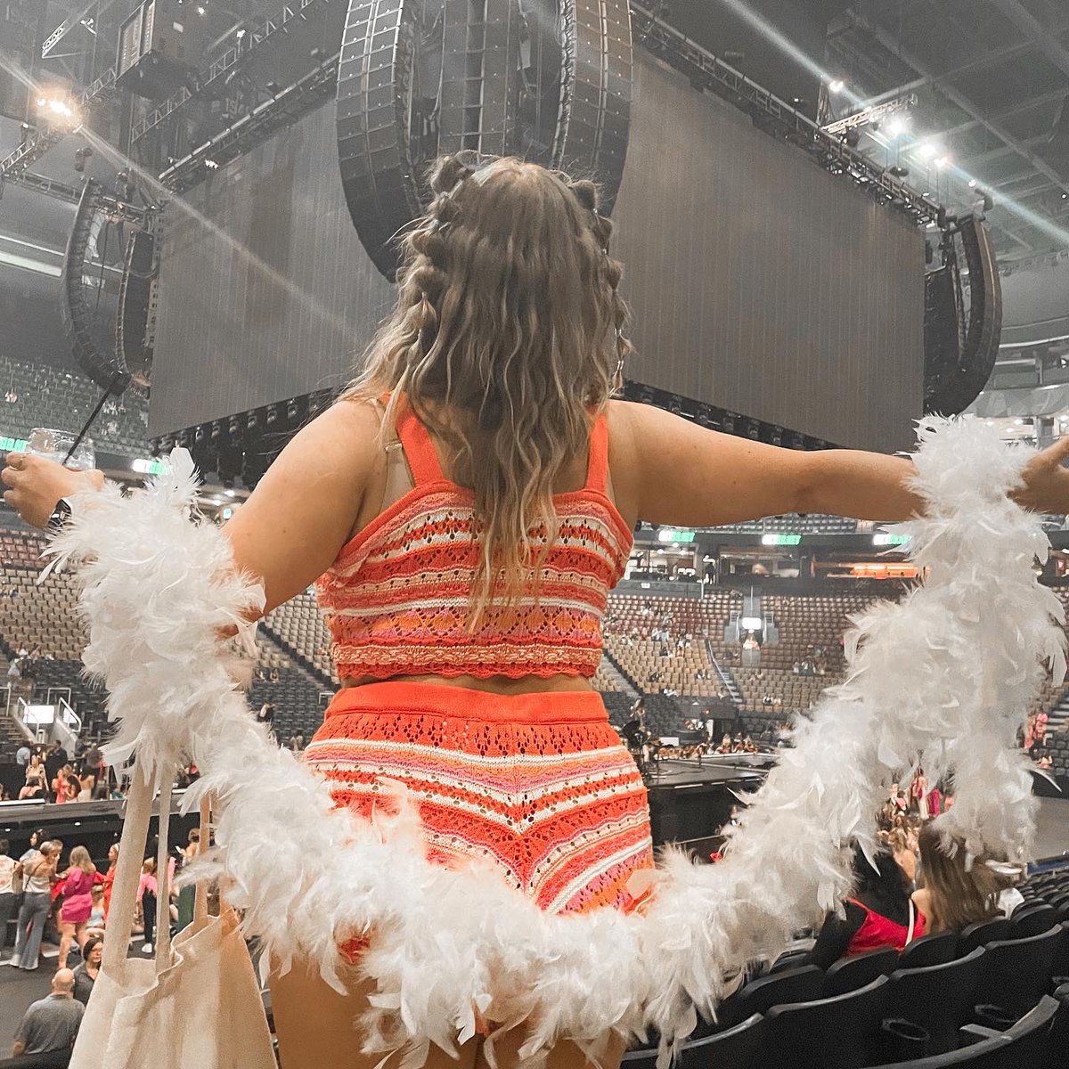 tpwk_danak's tweet photo. Harry Styles is the only person I’ll be a housewife for 

#hslottoronto #residency2 #harriestyles #HarryStyles #LoveonTour https://t.co/v7q9aXI2oK
