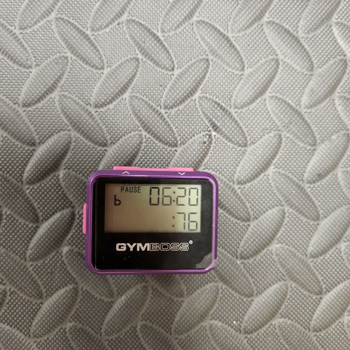 CTRunner21's tweet photo. 3 workouts...6+ minute plank, 29 minute steel mace, 100 push-ups (30 second rest between sets).

#Plank #TimeToPlank #RunWithAdam #CrushThoseMiles #Core #KnowYourWhy #WeGotThis #Goals

#100x100 #pushups #feeltheburn #RunWithAdam 

#steelmace #dowork #getresults
@GYMBOSS  #gymboss https://t.co/2i6mwnlkso