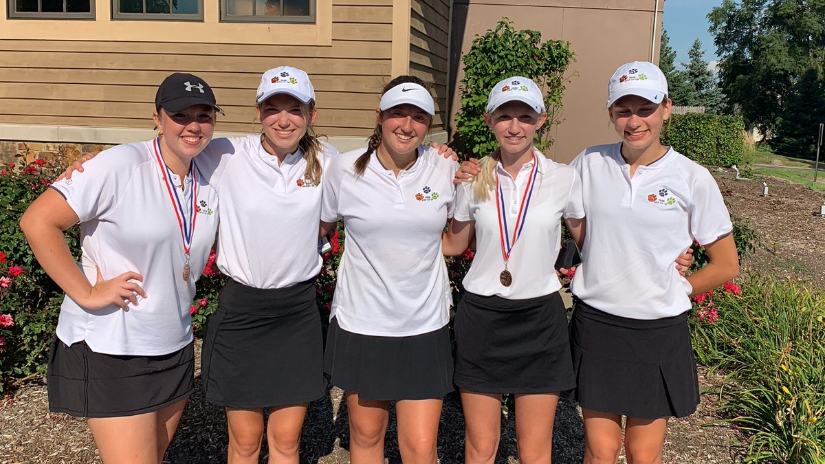1K_kid87's tweet photo. @CLCGirlsGolf @clcathletics @CLsouthathletic @CaryGroveHS Great day at the Huntley Invite for the CLC Girls Golf Team! Rylee placing 9th and Delaney placing 5th.
Great resilience and growth today! https://t.co/juCbHQfg2r