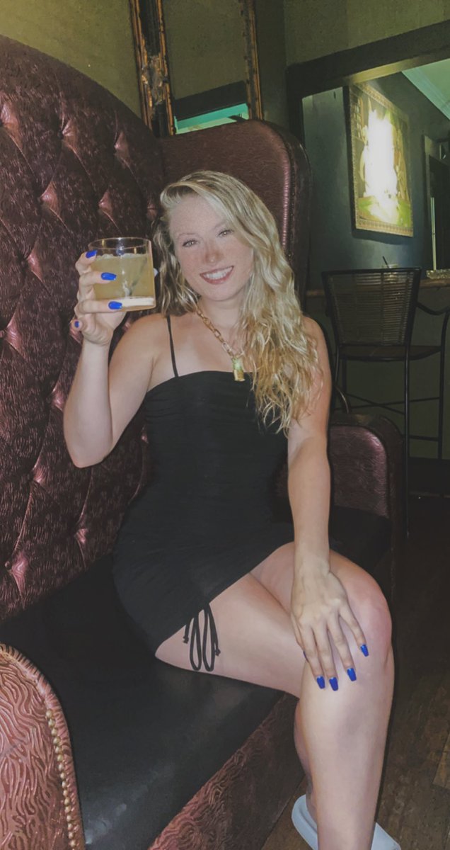 Geminix2Goddess's tweet photo. I’m H E R ✨🥂 https://t.co/JWYhAdeAp5