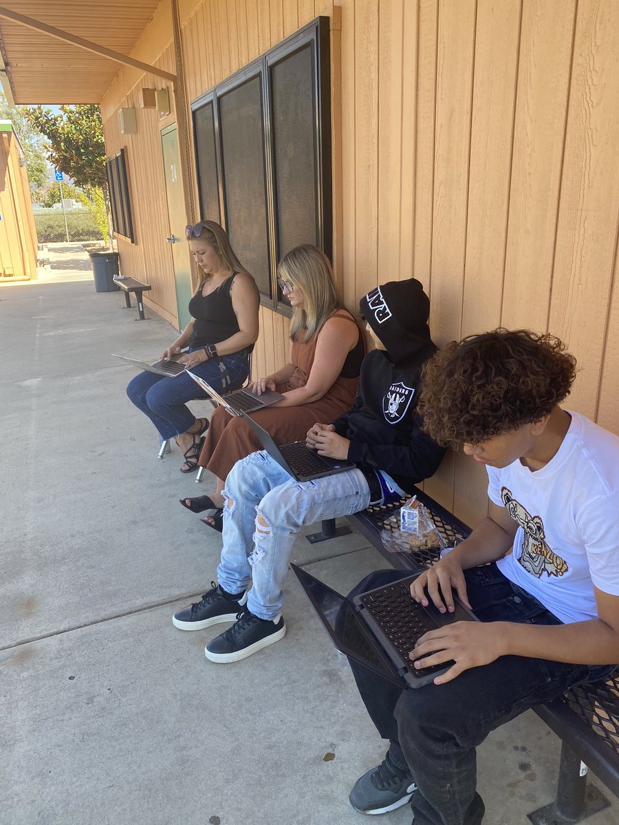 Angela DeaMude tweet media