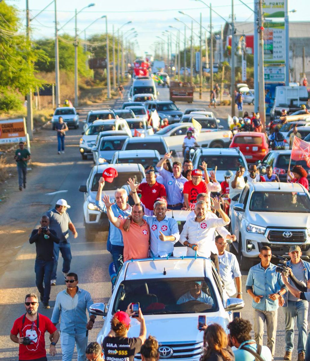 Sertao_Baiano's tweet photo. Região de #Irecê faz festa para receber @Jeronimoba13 e o time de @costa_rui, @jaqueswagner e @LulaOficial  https://t.co/NKz3w2R6Zf #ElmoVaz ressalta avanços e aponta o caminho para seguir em frente com #Saúde, #Esperança e #Amor no coração... A Bahia tem lado! @ptbrasil @ptbahia https://t.co/hgoT3XCR76