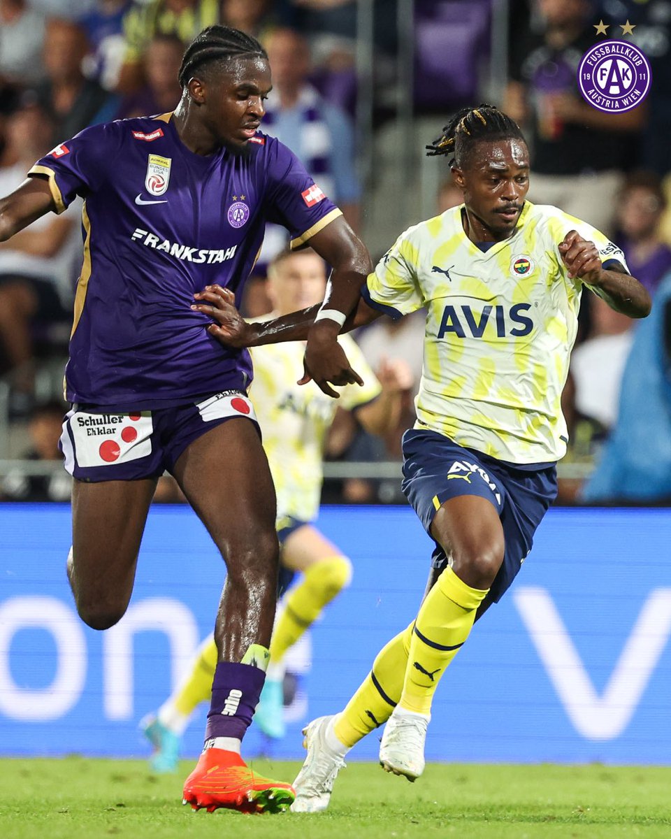 FKAustriaWien's tweet photo. Kopf hoch, Veilchen! 😬
Gekämpft bis zum Schluss, am Ende unglücklich.
#faklive #FAKFB #UEL https://t.co/FnSC6NB18h