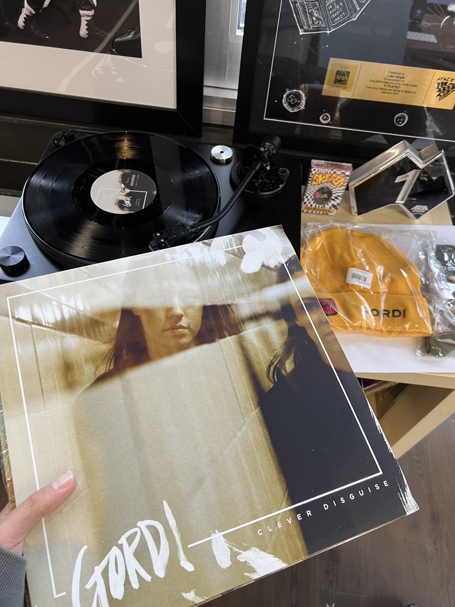 Thanks for the goodie bag and records <a href="/GordiMusic/">Gordi</a> &amp; <a href="/sagebass/">Adrian McGruther ::|| su:ku:ya</a> ❤️❤️