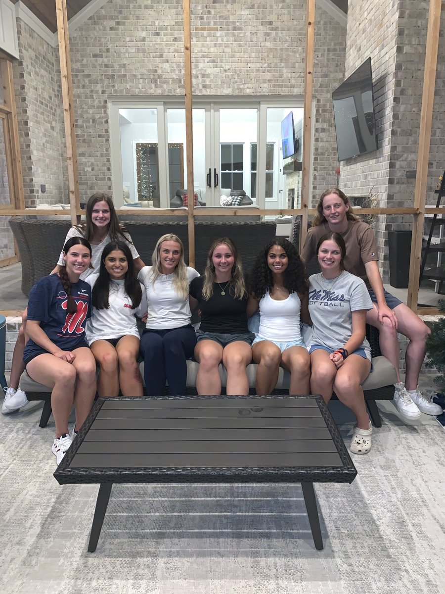 Jamie_Trachsel's tweet photo. Awesome night welcoming our newcomers and their families!!First of many special times together โฆ@OleMissSoftballโฉ ๐โค๏ธItโs a GREAT time to be a Rebel! #MissionFirstFamilyAlways #TheBestIsYetToCome ๐ฆ https://t.co/quTkKCxe8F