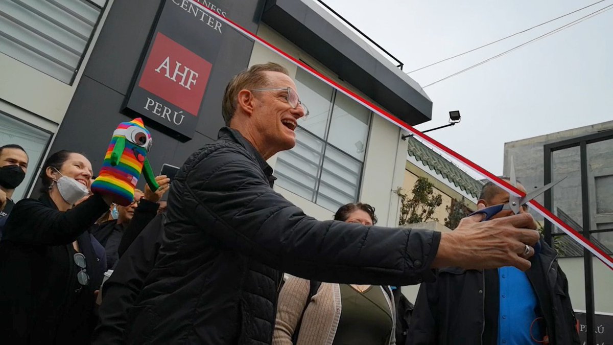 AHFLatamyCaribe's tweet photo. Michael Weinstein, presidente y fundador de @AIDSHealthcare, junto con el equipo de AHF Latam &amp; Caribe visitaron para inaugurar de forma oficial nuestro Wellness Center en Lima, Perú 🇵🇪, donde damos atención gratuita para la prevención y el tratamiento de ITS/VIH. #pruebadevih https://t.co/fuhIvTcYuI