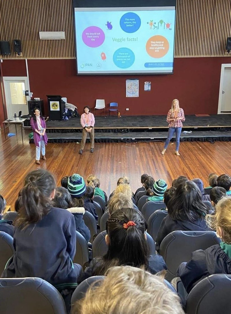 Katmlivingstone's tweet photo. Happy #ScienceWeek! 🥦
As part of our @CSIRO #STEMProfessionalsInSchools partnership we went out to a local primary school to chat to ~600 children about #veggies & careers in #STEM!
So much fun, & great questions! 👧🏽@BarbaraBrayner @LauraEMarchese @DeakinIPAN @Aus_ScienceWeek https://t.co/T4XIcu6heU