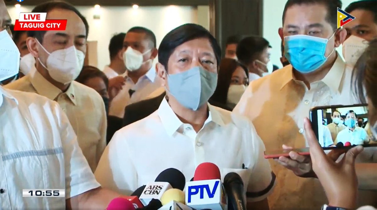 newsreedom1's tweet photo. PBBM offers final appreciation to FVR; praises him for carrying security to PH @newsreedom @allaboutmarcos
https://t.co/t1I74HdQQm #newsreedom #reedom #pbbm #us #BreakingBad #breakingnews #live #USA https://t.co/laqyUZGApR