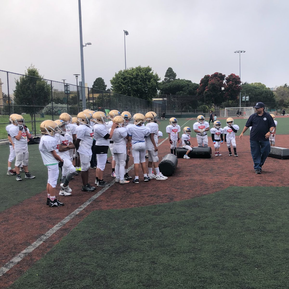 goSFPAL's tweet photo. Our 49ers Football practices are in full swing and the kids are having a blast. We are still accepting registrations for the fall season. For more information please visit our website. @SFPDCares @SF_DCYF https://t.co/LaH6GM7EPP
