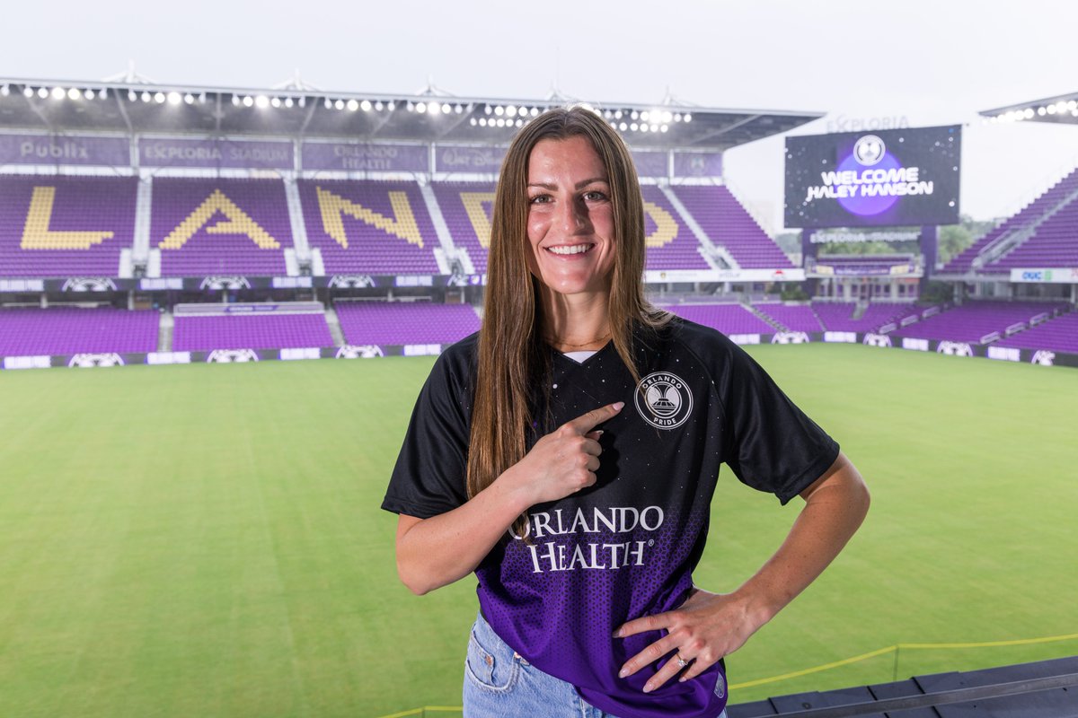 ORLPride's tweet photo. Making things officially official 😈

@allymwatt | @hay_hanson | #PrideOfOrlando https://t.co/kJRYkV5PUj