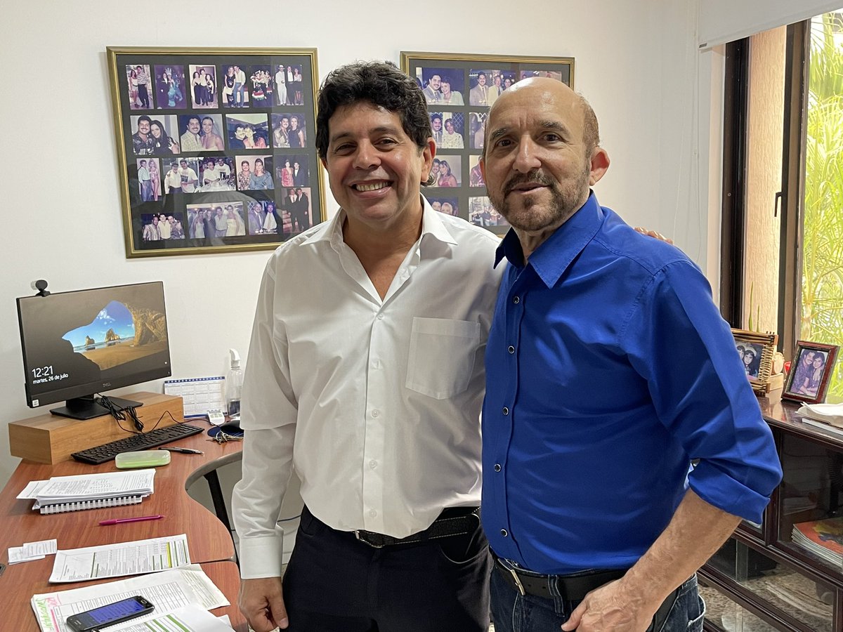 Confirmada la Ceremonia de @premiosluna en el @countryclubdebarranquilla 
#salonjumbodelcountryclub aquí con el gerente de eventos externos #jhonnyotero