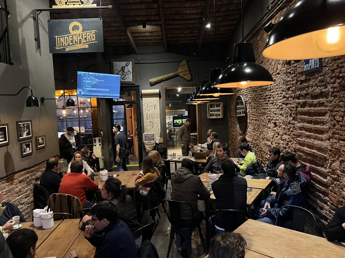 cesarbelloso's tweet photo. Arrancó primer encuentro #startupPergamino compartiendo Martin Capriotti la experiencia de Simple y Súper Directo. Los esperamos en el 3er jueves de cada mes. https://t.co/VQrygFzJp4