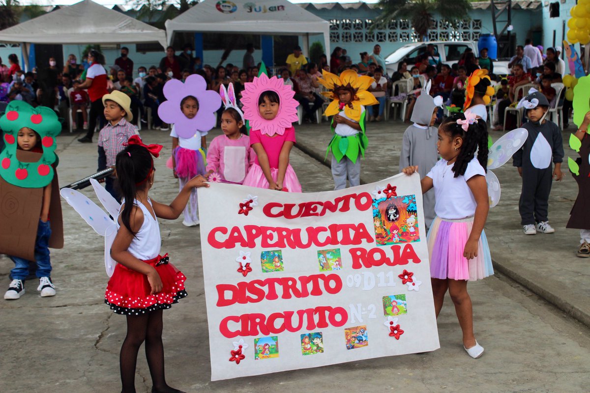 EducacionZ5_Ec's tweet photo. “Compartir espacios de lectura y de actividades artísticas beneficia a nuestros pequeños en su desarrollo socio-emocional, felicito a los padres por ser parte de los espacios participativos”, fueron las palabras de @monka78 coord. de @EducacionZ5_Ec.
#EncontrémonosPorLaEducación https://t.co/Sv4zNU6XdC
