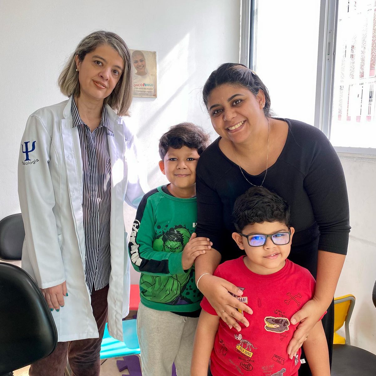 oncoamigo's tweet photo. O tratamento do câncer pode ser um caminho longo, muitas vezes exaustivo por conta da rotina pesada. Por isso, o suporte psicológico é essencial para o Gabrielzinho, de 5 anos, que está sendo assistido por nós.  Que tal você dar uma pra força pra ele, fazendo um PIX? Gratidão! 🙏 https://t.co/lGaOrBTcl9