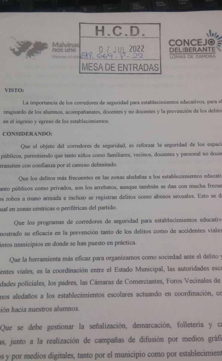 Lejos de ser responsables por la ejecución del plan de seguridad igualmente trabajamos para que la situación mejore. A principio de julio presentamos por enésima vez el pedido de corredores escolares seguros. No podemos hacernos cargo de lo que no hace el Gobierno provincial.