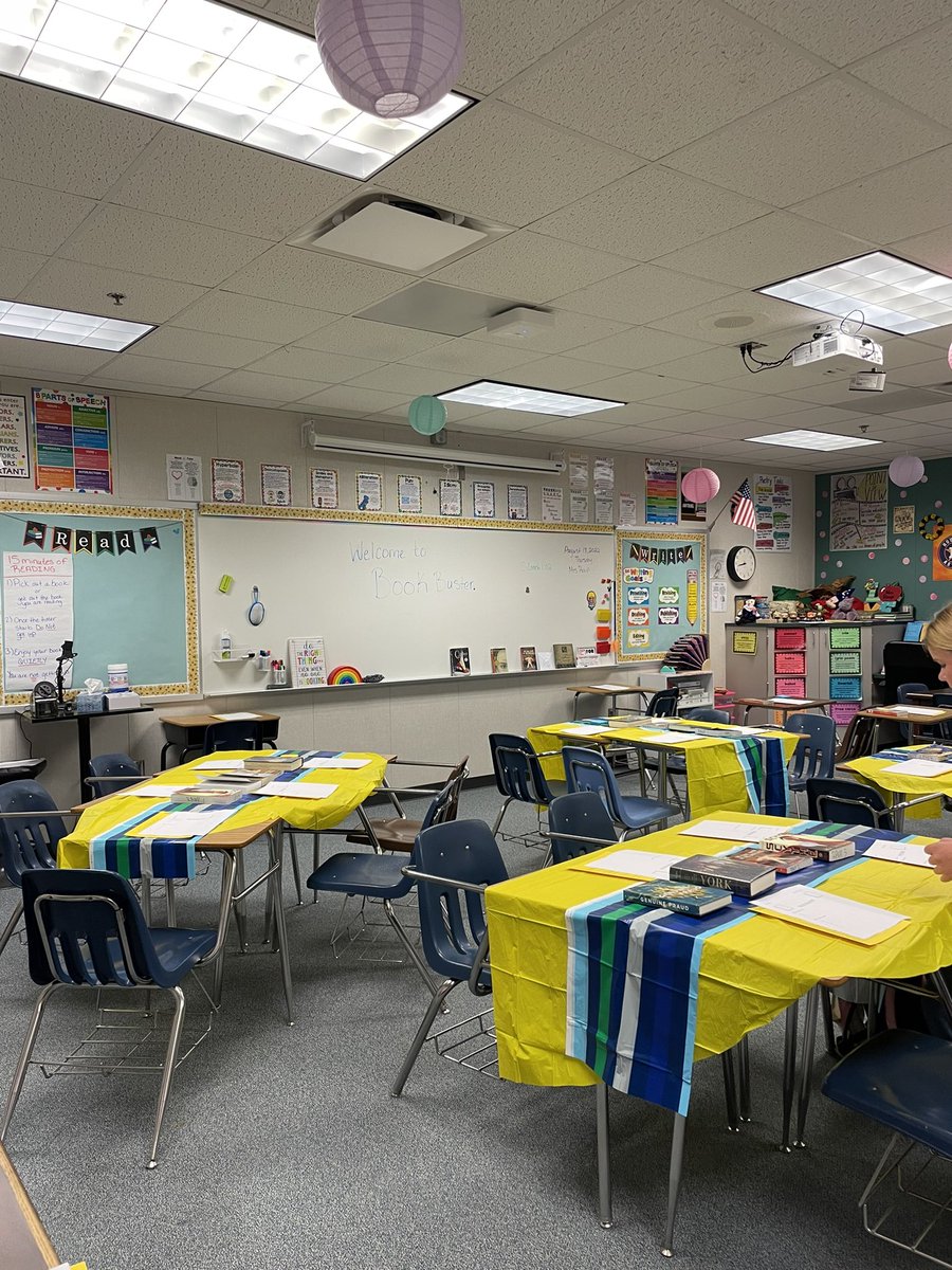saenzclassrocks's tweet photo. Our brilliantly amazing 8th RLA teachers cooked up a book tasting with Bookbuster, Starbooks, and Italian restaurant style fun! The students had a blast sampling new books. @vlinews #ccisd https://t.co/yR75V8UKD2