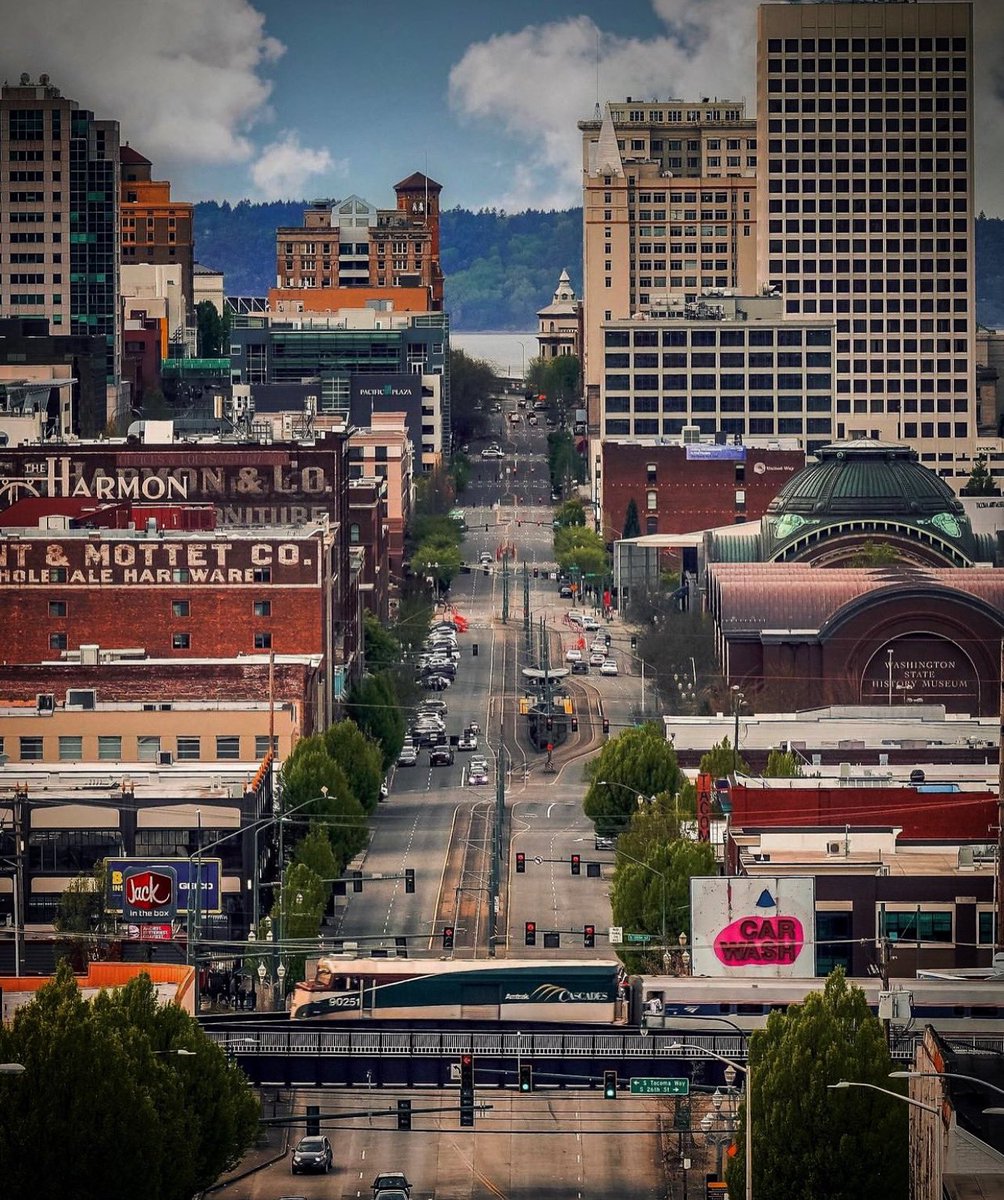 visitpierce's tweet photo. Downtown Tacoma - Unique architecture and a whole lot of history. Admit is Tacoma, you’re beautiful ❤️
📸 @chismphotowerx 
#traveltacoma #mountaincitysea #downtowntacoma #gritcity #wholemood #tacomawa #prettygrittycity #tacoma_wa #piercecounty #thursdayvibes https://t.co/S8VDY6mh0B