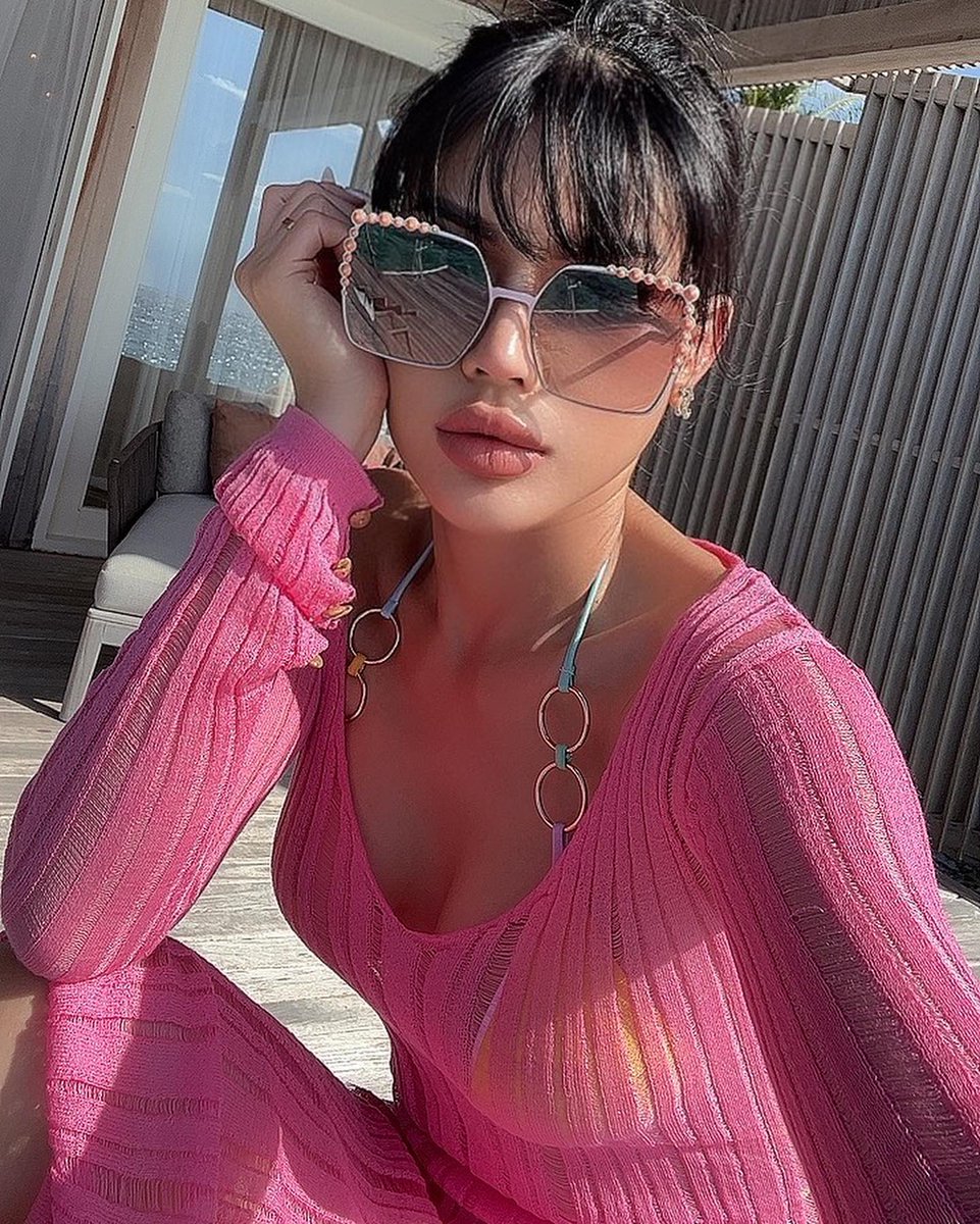 Eiraspage's tweet photo. Don't ask yourself what the world needs. Ask yourself what makes your life interesting and do it. Because what the world needs are living people. #travel #shopping @Yoga_Journal #movies #gucci #Charlotte #beachbody #relaxing #Pinkbaby #beautiful #happy https://t.co/riBP2phvy8